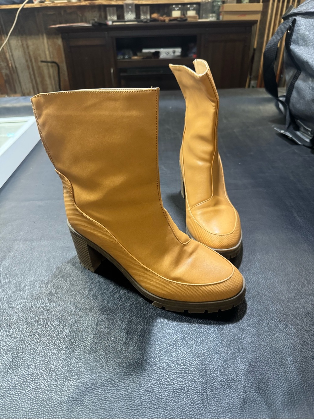 Women’s Mid-Calf Chunky Heel Boots in Tan